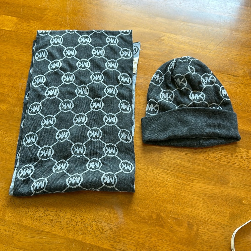 Michael Kors Hat and Scarf EUC Gray